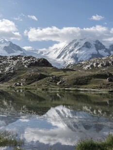 高山湖泊美景