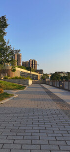 城市中的砖石步道景观