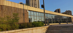 现代风格玻璃墙体建筑外观