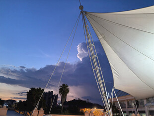 户外白色张拉膜景观建筑