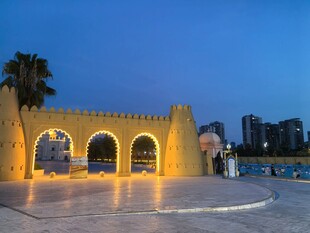 黄昏下的阿拉伯风格建筑