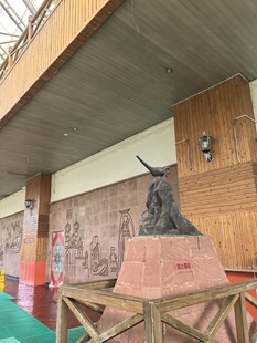 室内展示的独特雕塑作品