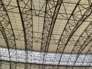 死海冲浪池大型钢结构屋顶