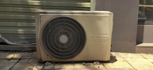 室外旧空调外机