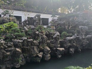 中式园林假山景观一角