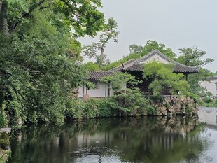 中式园林湖畔景致