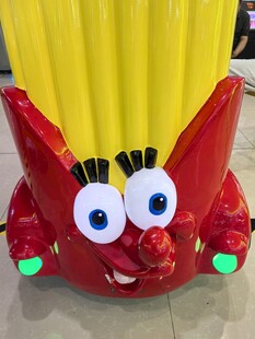 可爱薯条造型游乐设施