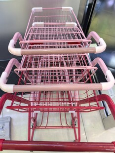 粉色购物车堆叠
