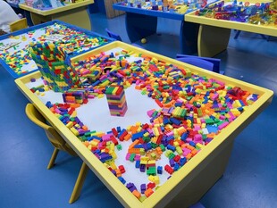 儿童积木游戏场景