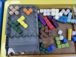 多彩积木玩具展示