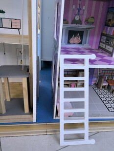 白色家用梯子模型