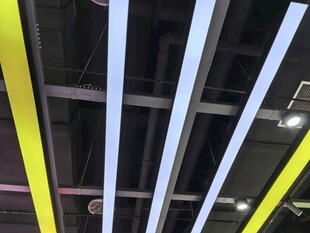 室内天花板条形灯光装饰效果