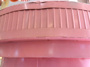 粉色条纹圆柱物体特写