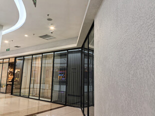 商场内玻璃隔断装饰设计