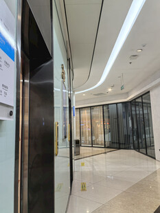 现代简约风格的走廊空间