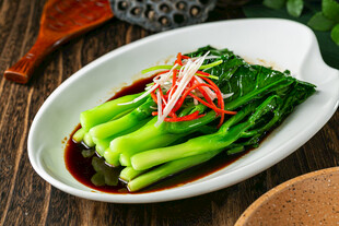 白盘清炒青菜