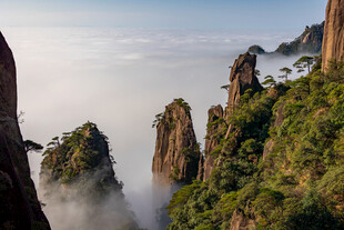 黄山奇峰云海壮丽景观