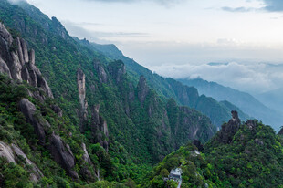 壮丽山景展现自然之美