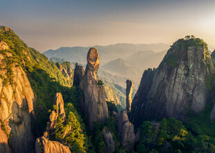 壮丽山峰景观