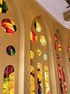 教堂彩色玻璃窗艺术之美