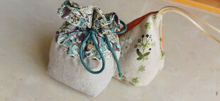 手工制作的精美刺绣香囊