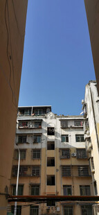 城市中错落的居民楼