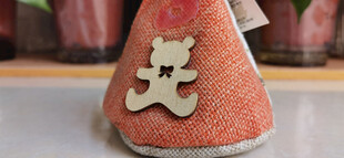 橙色中式布艺香包 