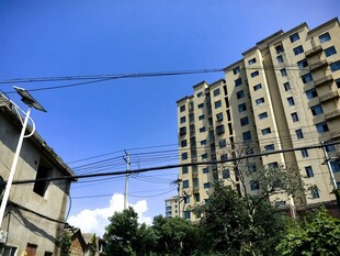 城市中高层住宅与电线景观