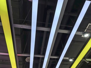 室内彩色线条装饰灯具吊顶