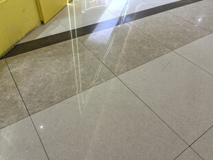 光亮瓷砖地面特写