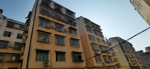 老旧居民楼外观景象