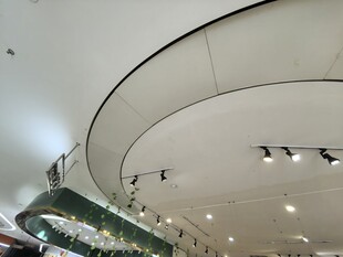 商场内景弧形天花板设计