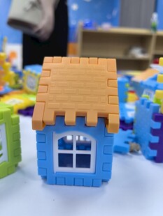 蓝色积木小屋