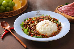 美味牛肉盖饭 
