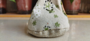 花卉图案布艺香包特写