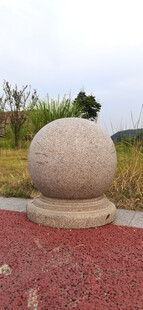 户外圆形石球景观