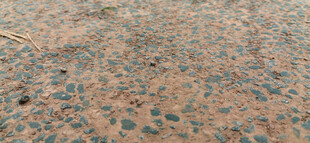 粗糙斑驳的地面纹理