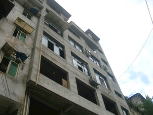 老旧多层居民楼外观