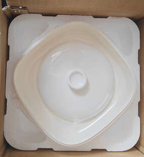 白色泡沫餐盒及盖子