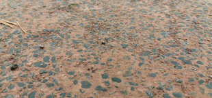 粗糙斑驳的地面纹理