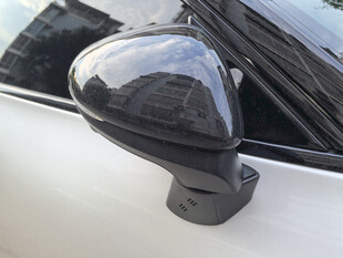 汽车后视镜特写