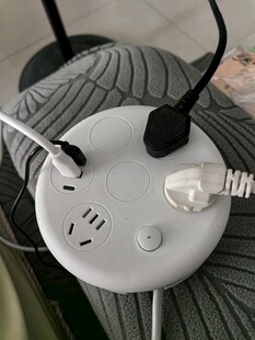 插线板上插满电器设备