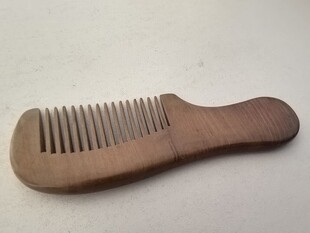 木质梳子简约自然之选