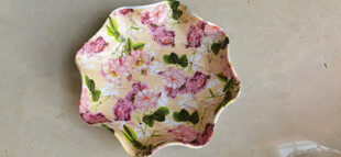 花卉图案贝壳形塑料果盘