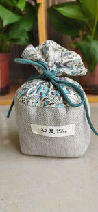 灰色手工布艺香囊