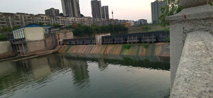 城市河畔水坝风景