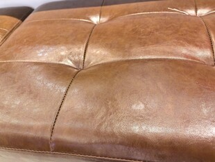 棕色皮革沙发细节特写