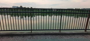 河畔护栏景观