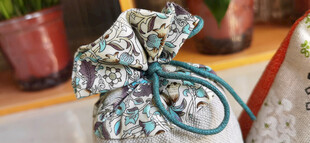 精致蓝白花纹布艺香包小物件