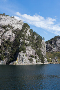 山水相依的自然美景